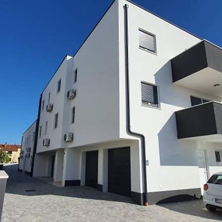 Apartment Sunrise With Private Parking بولا المظهر الخارجي الصورة